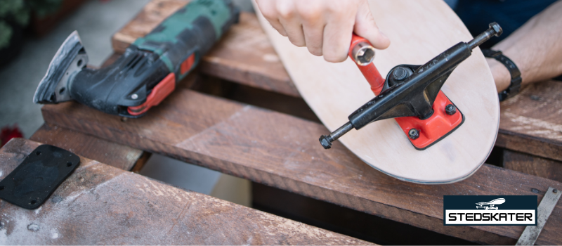 Do skateboard trucks come with hardware? (Answered)